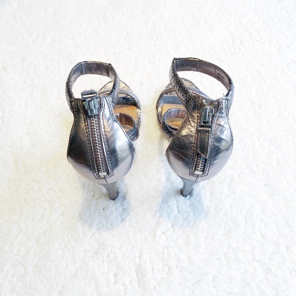 Badgley Mischka Silver Embossed Heeled Sandal sz6 - Picture 6 of 6